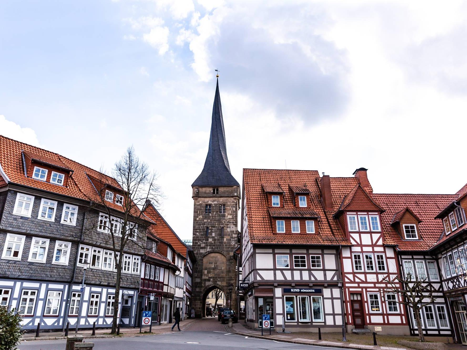 Ihre Ansprechpartnerin: Gabi Diedrich, 1. Vorsitzende Am Osterhof 1 37434 Ru?dershausen  Tel.: +49 (173) 6158642 E-Mail: g.diedrich@zimmerei-diedrich.de 