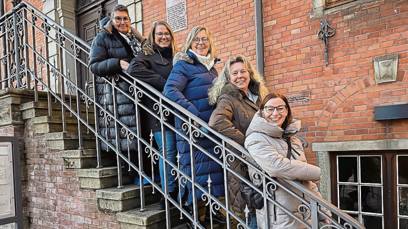 GUT VERNETZT (VON LINKS): KATRIN MATTERN-WILSTERMANN, SARAH VOSS, HILKE RÖH, UTE SCHIEMANN UND DANIELA NEUBERT. SÖNKE ROTHER