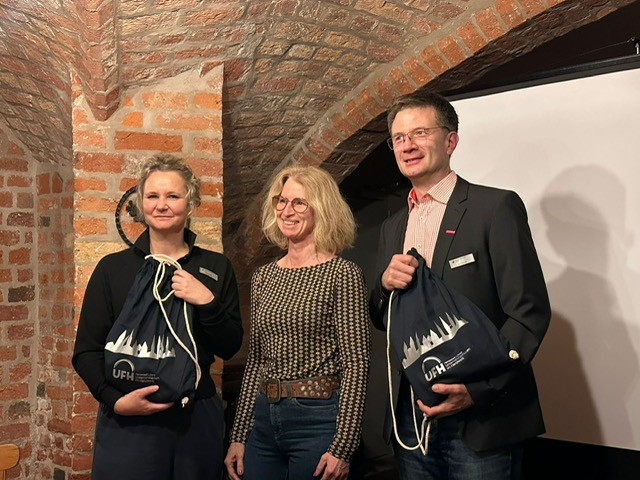 Jens Poltrock (Betriebsberater) und Sabrina Lutz (Projektleiterin INQA) und an Christina Meier (Mitte)