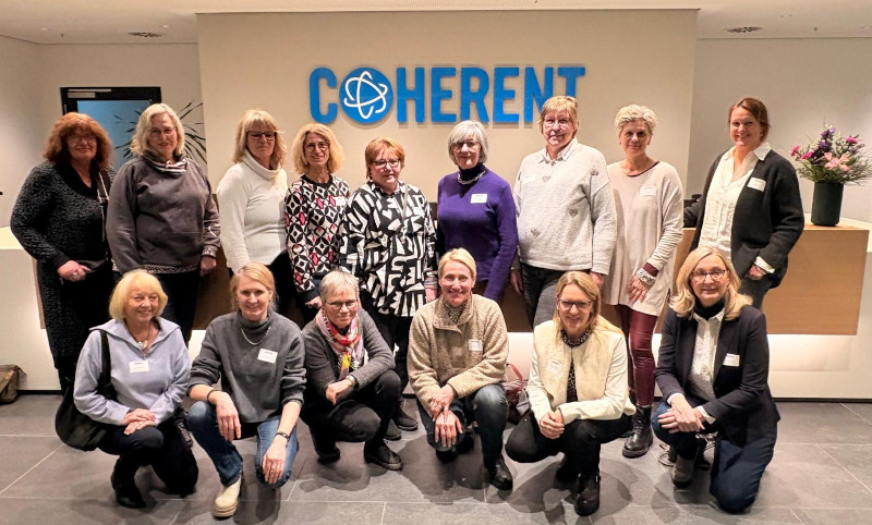 Gruppenbild mit den Mitgliedern des Arbeitskreises bei Coherent Lasersystem GmbH & Co KG