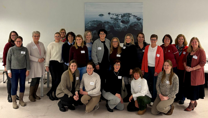 Gruppenbild mit Seminarteilnehmerinnen UFH SH AK Schleswig